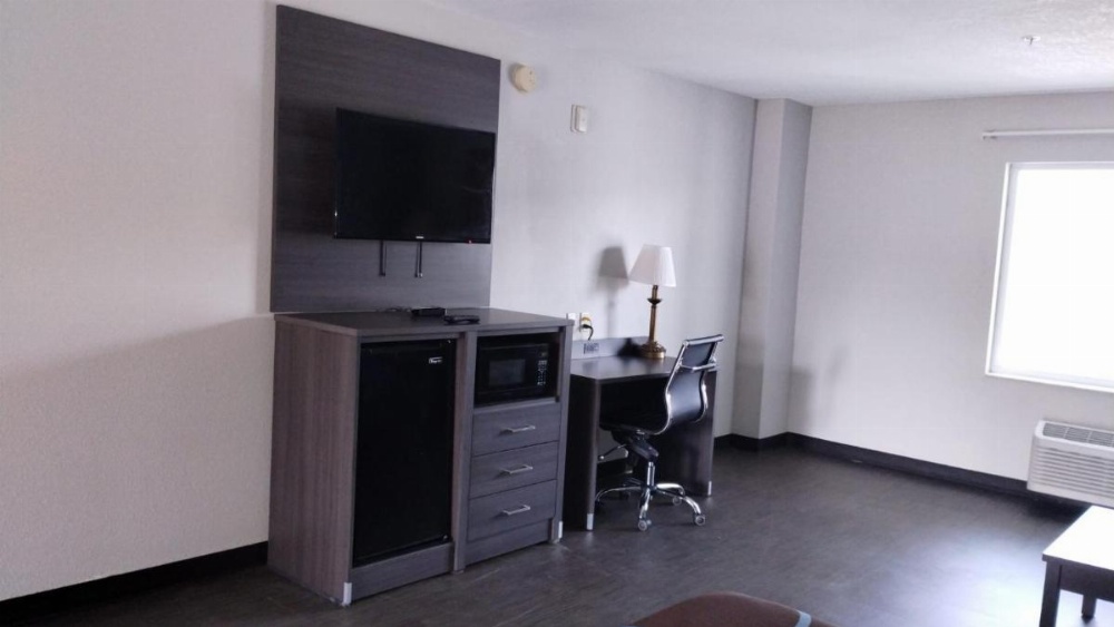 Super 8 by Wyndham Dania/Fort Lauderdale Arpt Image 12