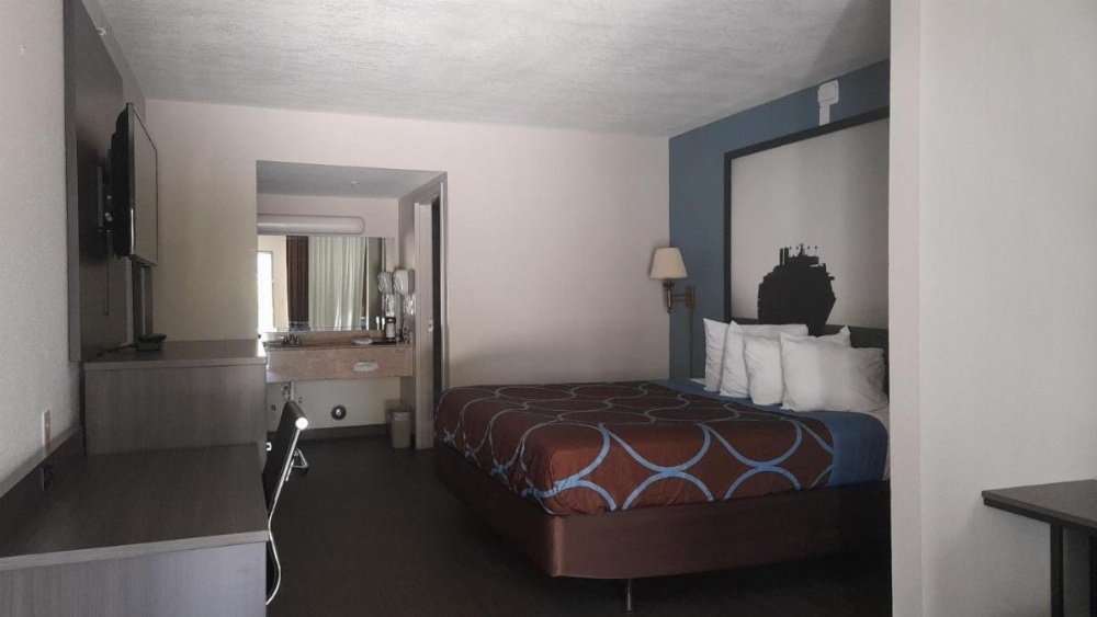Super 8 by Wyndham Dania/Fort Lauderdale Arpt Image 13