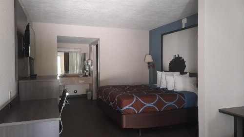 Super 8 by Wyndham Dania/Fort Lauderdale Arpt image 13
