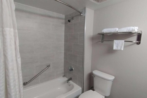 Super 8 by Wyndham Dania/Fort Lauderdale Arpt image 20