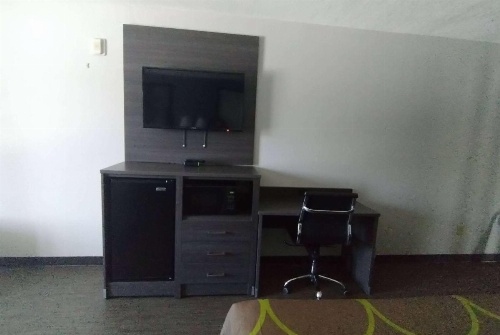 Super 8 by Wyndham Dania/Fort Lauderdale Arpt image 21