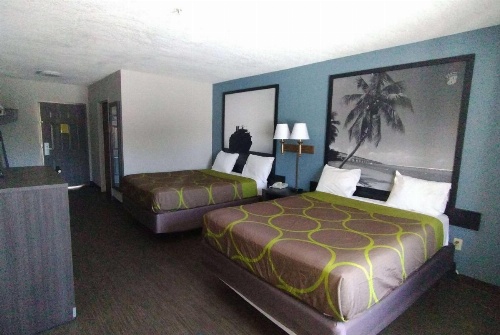 Super 8 by Wyndham Dania/Fort Lauderdale Arpt image 25