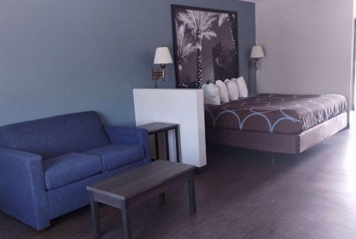 Super 8 by Wyndham Dania/Fort Lauderdale Arpt image 27