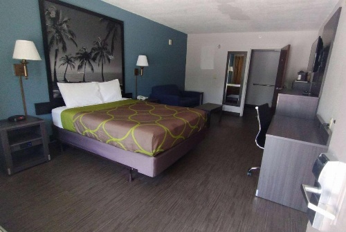 Super 8 by Wyndham Dania/Fort Lauderdale Arpt image 29