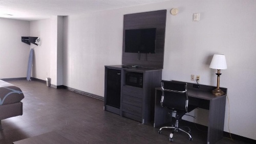 Super 8 by Wyndham Dania/Fort Lauderdale Arpt image 35