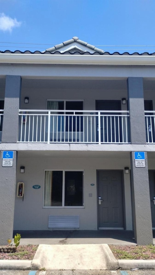 Super 8 by Wyndham Dania/Fort Lauderdale Arpt image 37