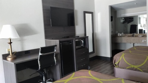 Super 8 by Wyndham Dania/Fort Lauderdale Arpt image 9